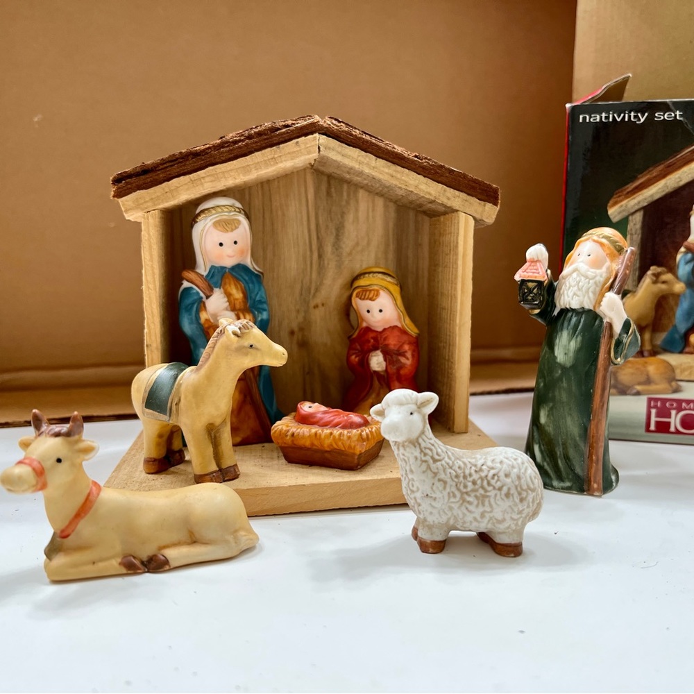 Home for the Holidays Porcelain Nativity Scene Set of 7 Figures with Wood Creche